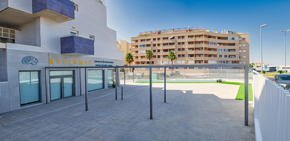 CENTRO DE DIA PARA MAYORES NEUROMAR — residencia de mayores en Roquetas de Mar (foto 2)