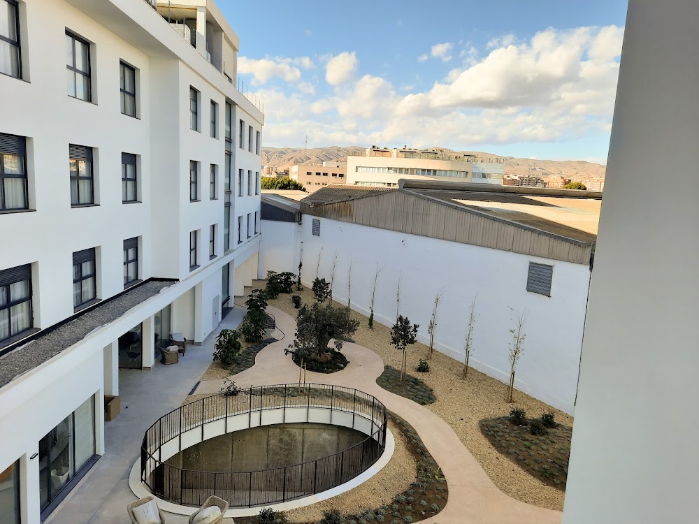 CENTRO DE DÍA PARA PERSONAS MAYORES EMERA ALMERIA — residencia de mayores en Almería (foto 1)