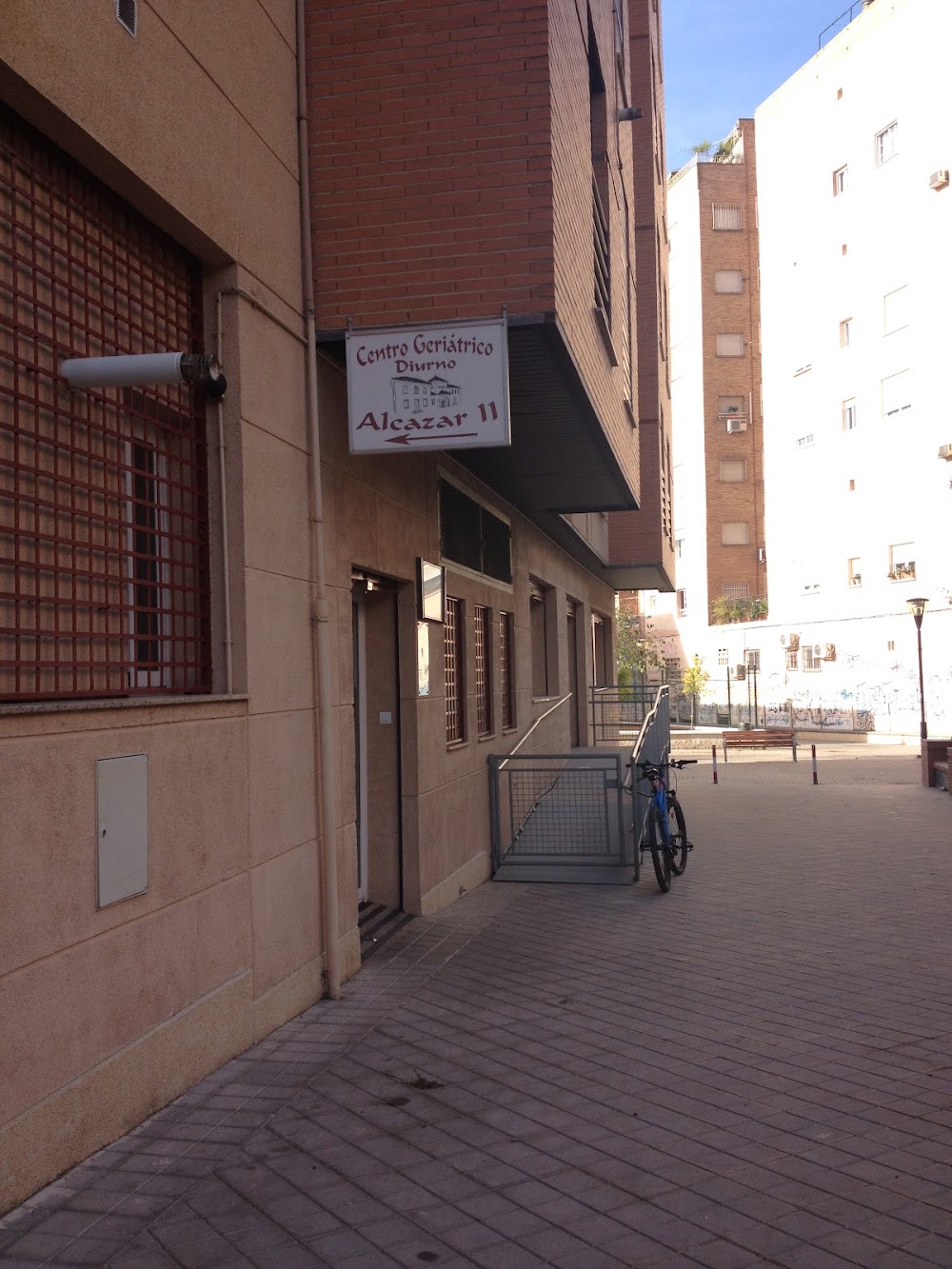 CENTRO DE DÍA PARA MAYORES ALCAZAR II — residencia de mayores en Granada (foto 1)