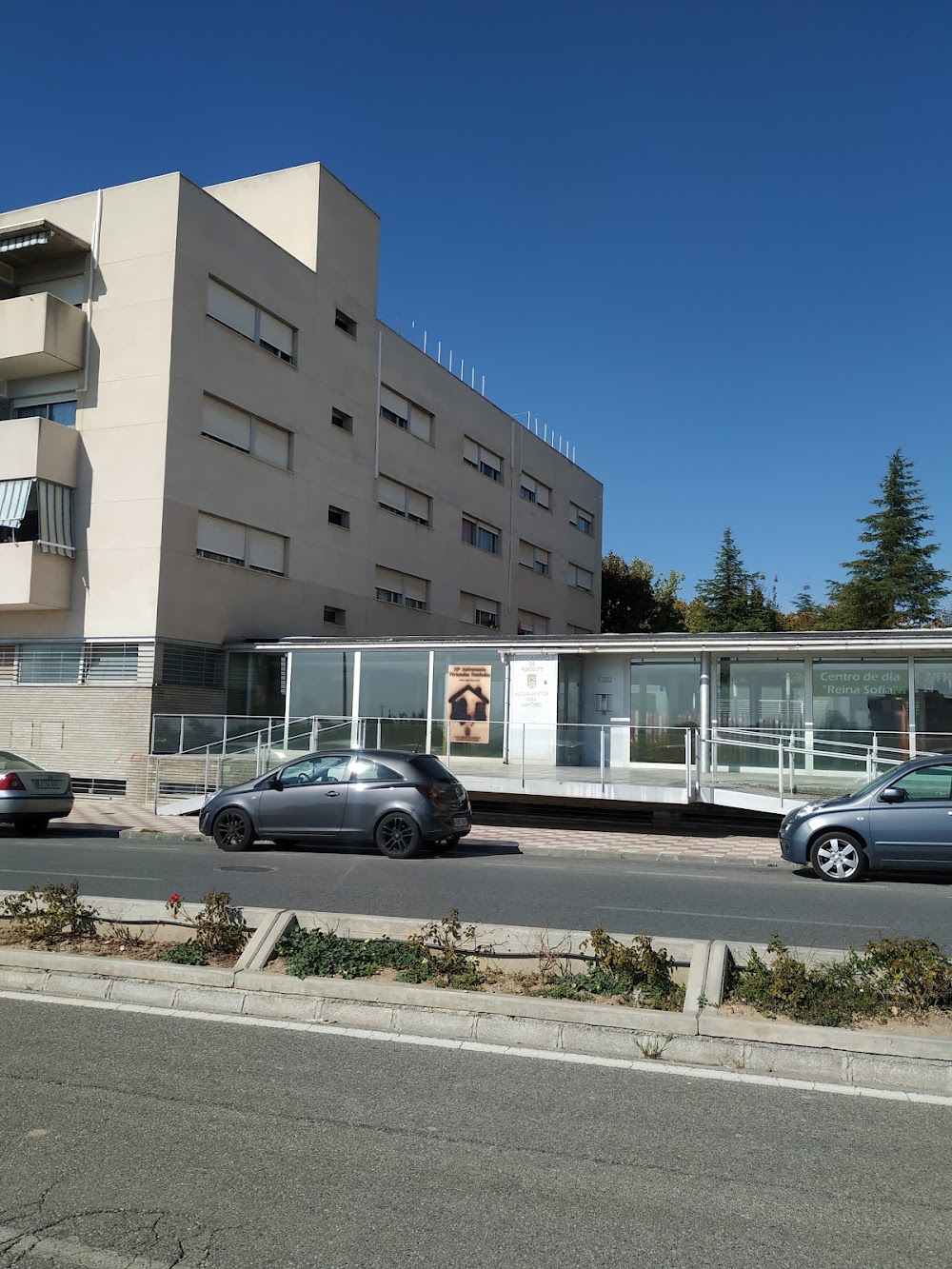CENTRO DE DÍA PARA MAYORES REINA SOFÍA — residencia de mayores en Albolote (foto 1)