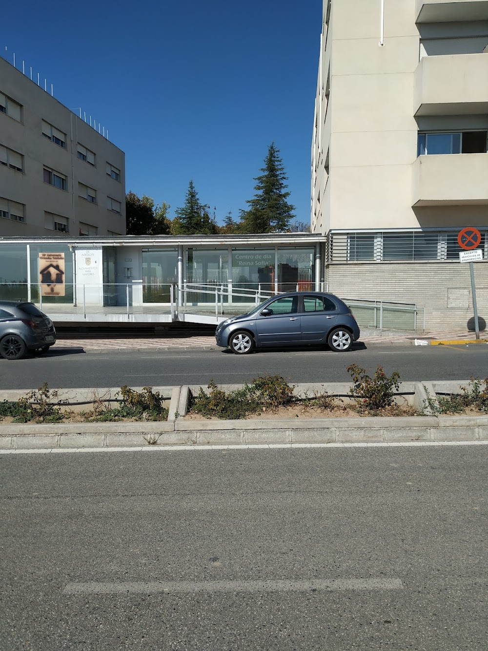 CENTRO DE DÍA PARA MAYORES REINA SOFÍA — residencia de mayores en Albolote (foto 3)