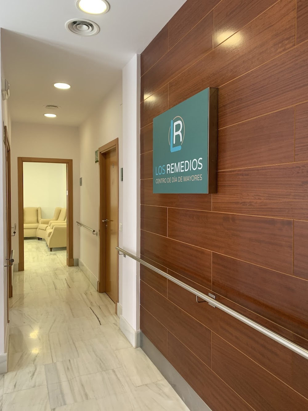 CENTRO DE DÍA PARA MAYORES LR LOS REMEDIOS — residencia de mayores en Sevilla (foto 2)