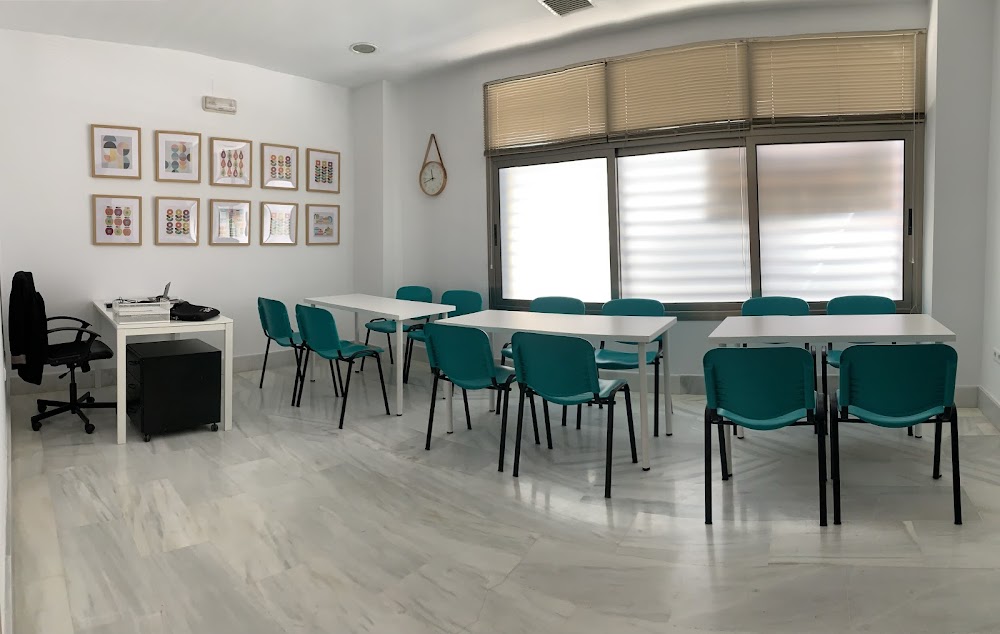 CENTRO DE DÍA PARA MAYORES LR LOS REMEDIOS — residencia de mayores en Sevilla (foto 3)