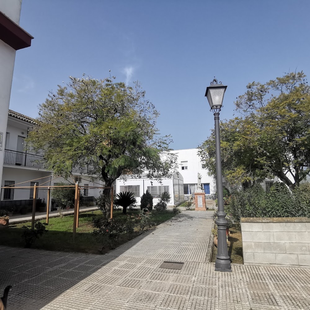 CENTRO RESIDENCIAL PARA MAYORES NUESTRA SEÑORA DE LA SOLEDAD Y SAN JOSÉ — residencia de mayores en Coria del Río (foto 1)