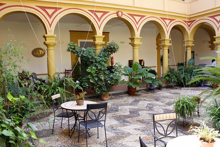 RESIDENCIA DE ANCIANOS STMA. TRINIDAD DE CORDOBA — residencia de mayores en Córdoba (foto 1)
