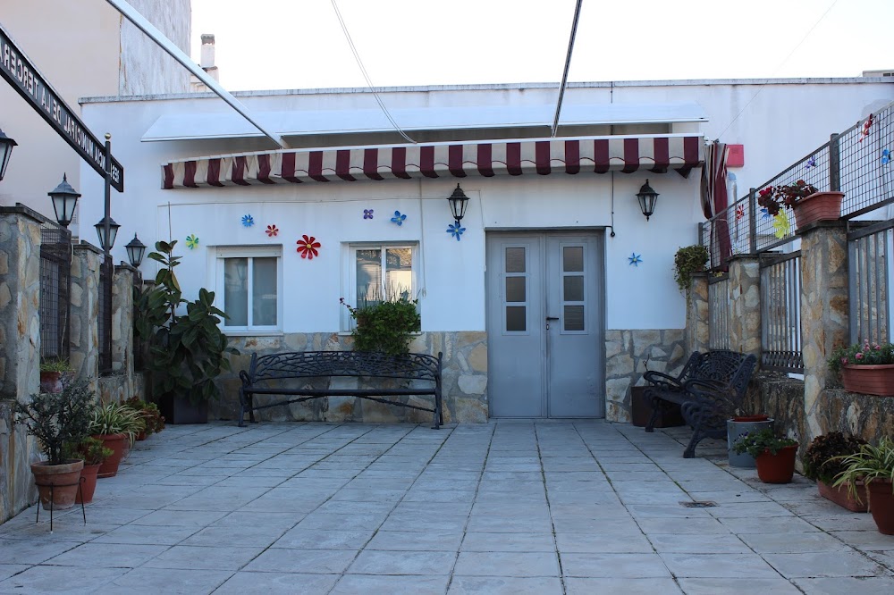 RESIDENCIA PARA PERSONAS MAYORES DE RUS — residencia de mayores en Rus (foto 1)