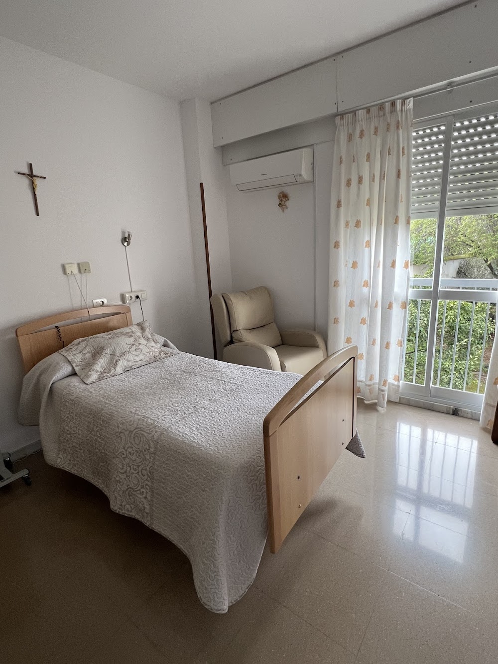 CENTRO RESIDENCIAL PARA MAYORES SAGRADA FAMILIA — residencia de mayores en La Zubia (foto 3)