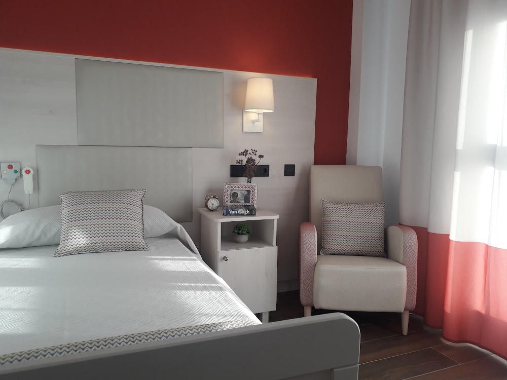 CENTRO RESIDENCIAL PARA PERSONAS MAYORES EMERA ALMERIA — residencia de mayores en Almería (foto 2)