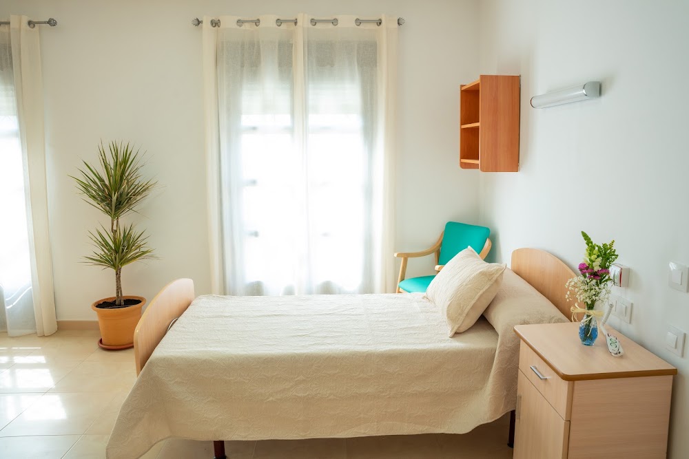 RESIDENCIA PERSONAS MAYORES REIFS SANTA EULALIA — residencia de mayores en Santa Olalla del Cala (foto 1)