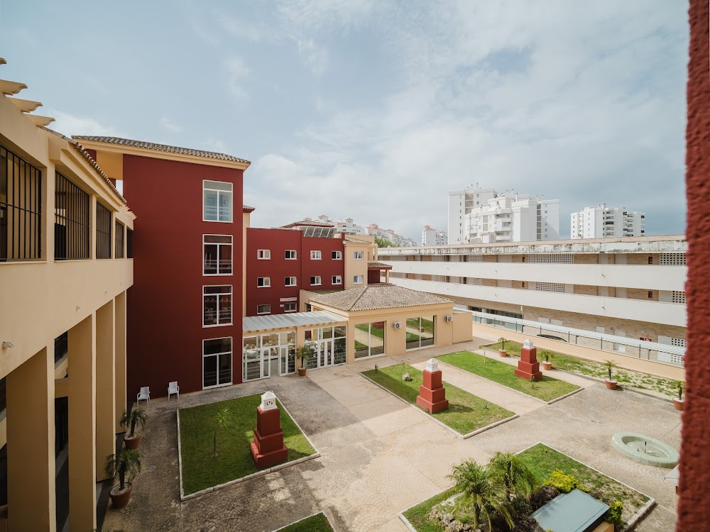 CENTRO RESIDENCIAL PARA PERSONAS MAYORES PUERTO LUZ RESORT — residencia de mayores en El Puerto de Santa María (foto 1)