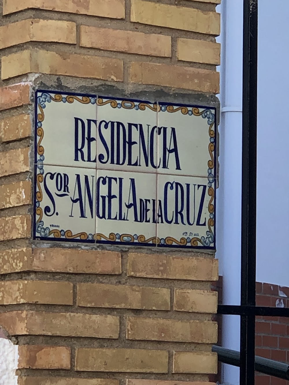 CENTRO RESIDENCIAL SOR ANGELA DE LA CRUZ — residencia de mayores en Valverde del Camino (foto 1)