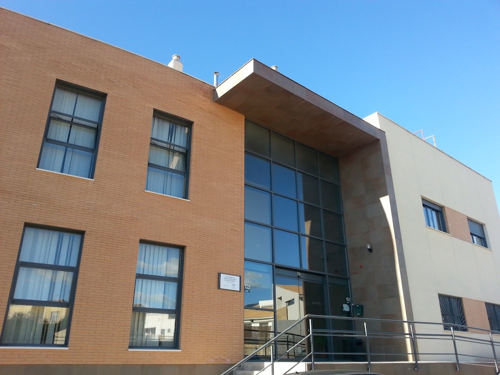 CENTRO RESIDENCIAL PARA PERSONAS MAYORES SAN MIGUEL DE SANLÚCAR — residencia de mayores en Sanlúcar la Mayor (foto 1)