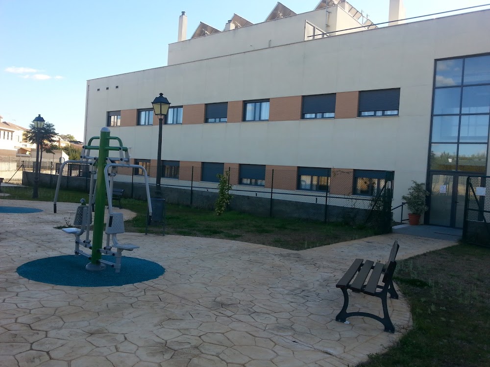 CENTRO RESIDENCIAL PARA PERSONAS MAYORES SAN MIGUEL DE SANLÚCAR — residencia de mayores en Sanlúcar la Mayor (foto 2)