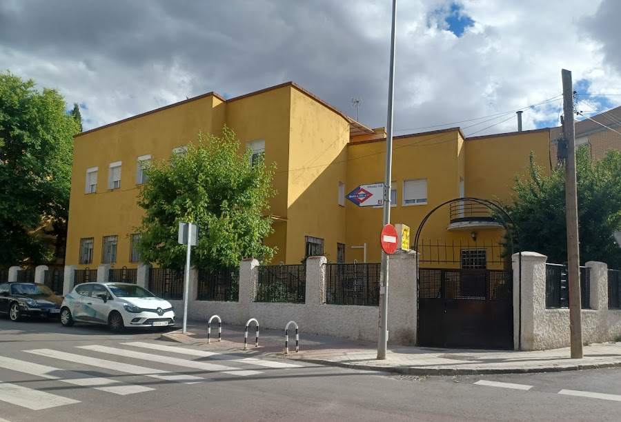 SAGRADA FAMILIA (LUIS LARRAINZA), RESIDENCIA PERSONAS MAYORES — residencia de mayores en Chamartín (foto 1)