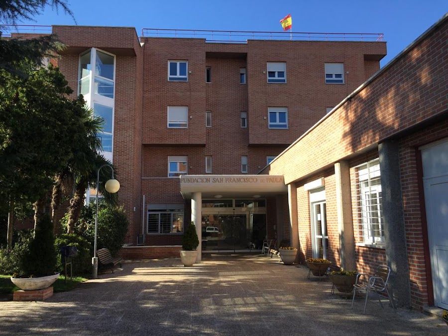 SAN FRANCISCO DE PAULA, RESIDENCIA DE PERSONAS MAYORES — residencia de mayores en Moratalaz (foto 1)