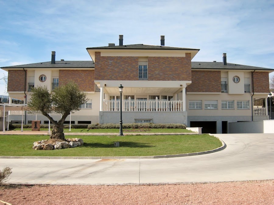 GUADARRAMA-ESCORIAL, RESIDENCIA PERSONAS MAYORES — residencia de mayores en Sierra (foto 1)