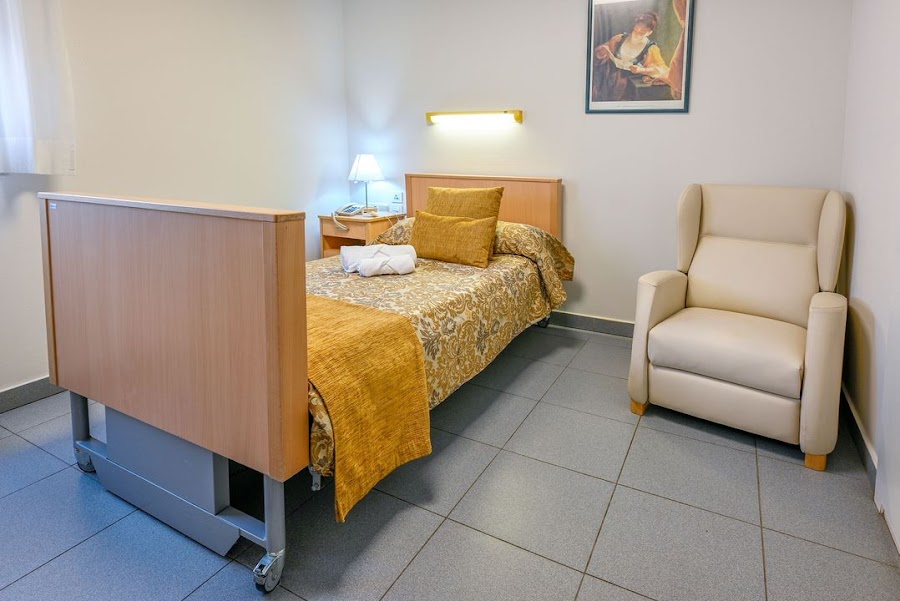 CARABANCHEL, RESIDENCIA DE PERSONAS MAYORES — residencia de mayores en Carabanchel (foto 1)