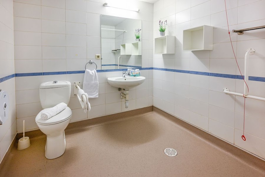 CARABANCHEL, RESIDENCIA DE PERSONAS MAYORES — residencia de mayores en Carabanchel (foto 2)