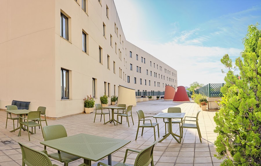CENTRO DE DIA LAS CAMELIAS — residencia de mayores en Móstoles (foto 1)