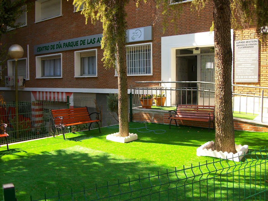 PARQUE DE LAS AVENIDAS, CENTRO DE DIA — residencia de mayores en Salamanca (foto 1)