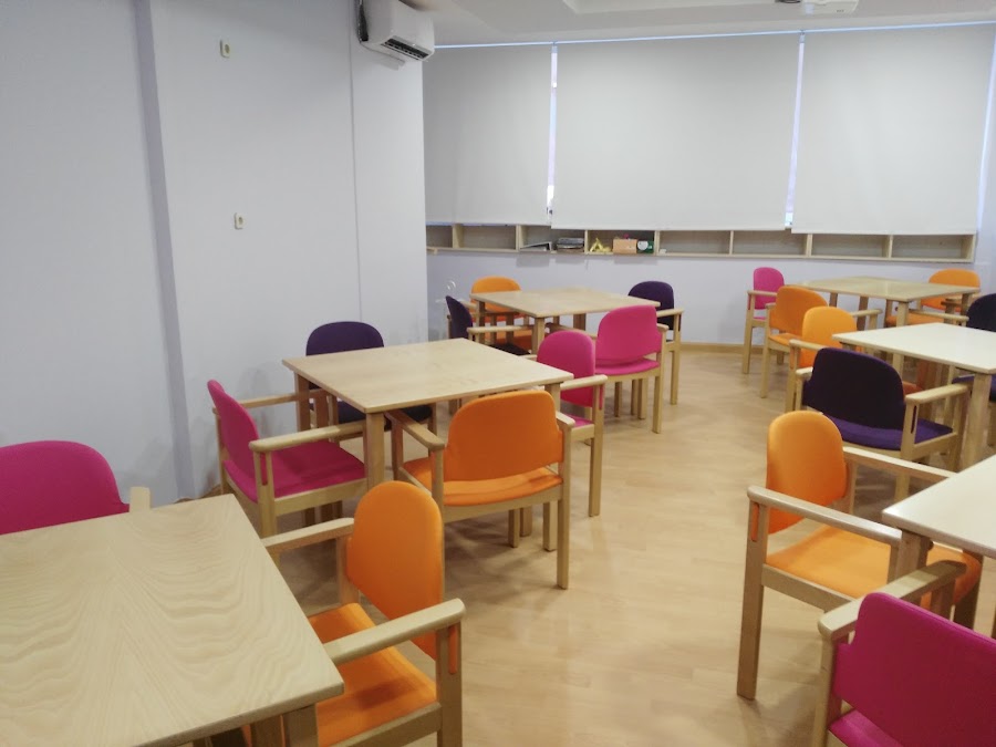 SUMMUM VITA, CENTRO DE DIA — residencia de mayores en Usera (foto 2)