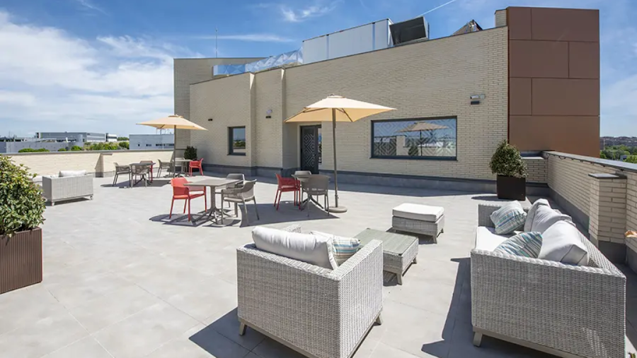 RESIDENCIA DE PERSONAS MAYORES EMERA MOSTOLES — residencia de mayores en Móstoles (foto 1)